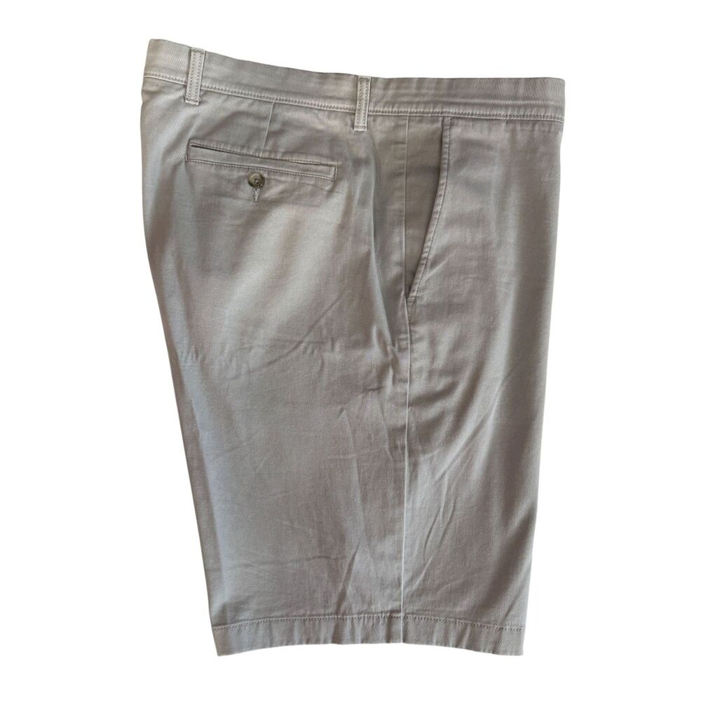 Roundtree & Yorke Men's Gray Classic Flat Front Shorts (Size 42) - Picture 2 of 8